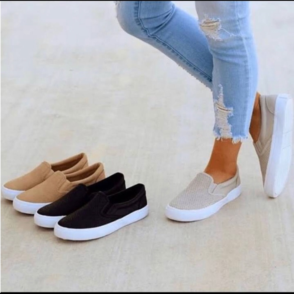 Chellysun Slip-on Sneakers